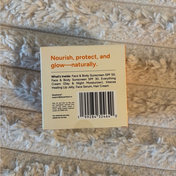 Suncare Sample Set - Cream and Multi-Color - Picture 3 of 4